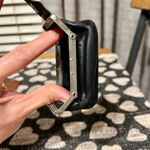 Vintage Black Leather Collapsible Coin Purse. - Picture 6 of 6